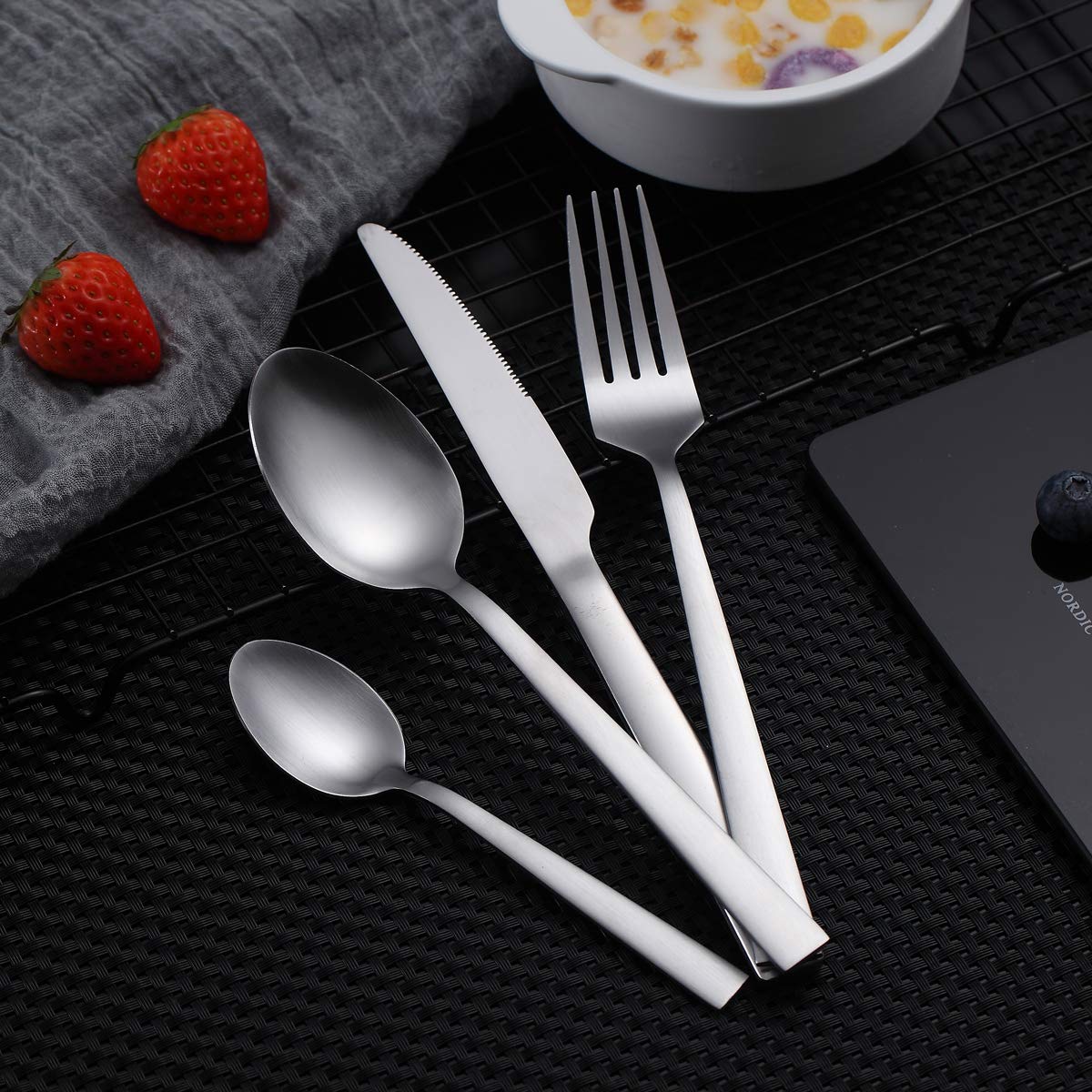 berglander-cutlery-set-besteckset-24-tlg-matt-silber-f-r-6 image 3