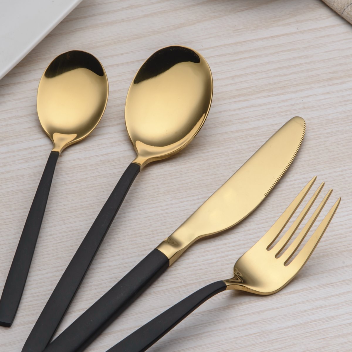 berglander-cutlery-set-besteck-24-tlg-schwarz-gold-f-r-6 image 3